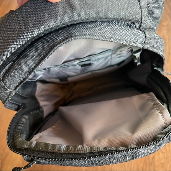 REI Signal 20 Backpack Laptop - Picture 3 of 7